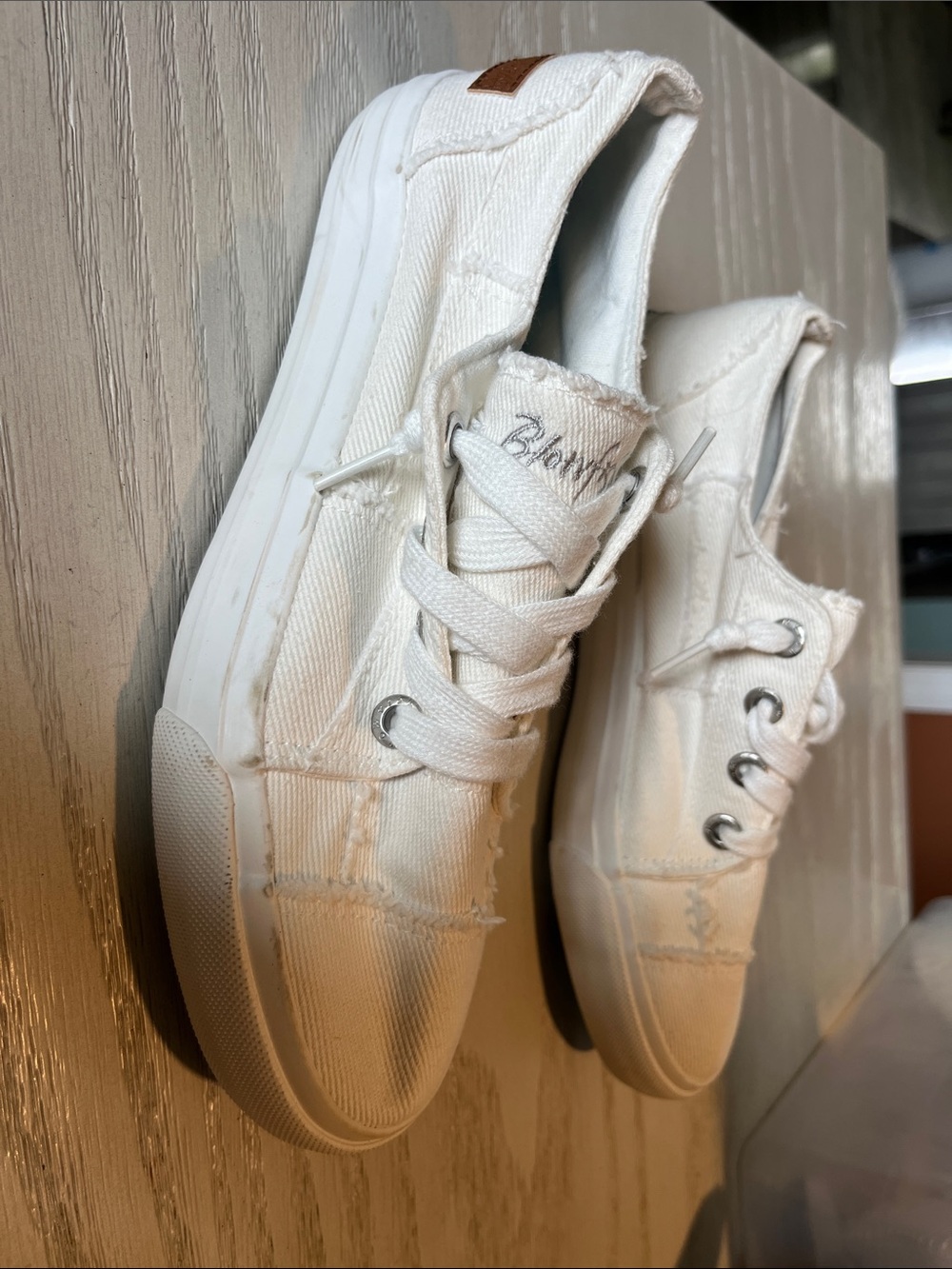 Blowfish White Canvas Lace-Up Women's Sneakers SIZE 8.5
